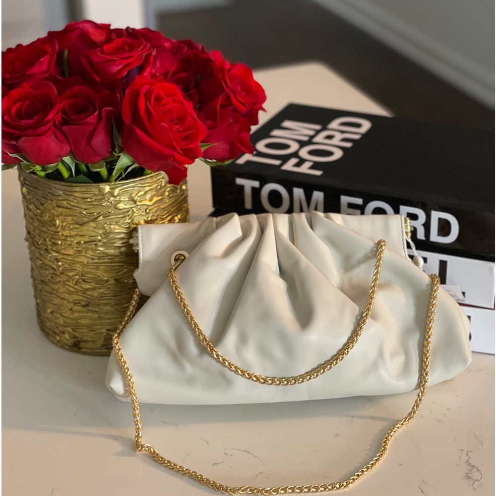 Cloud Clutch On Chain (off white )